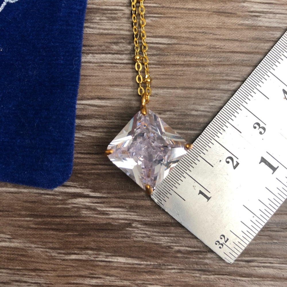 NWT Sparklepop crystal necklace